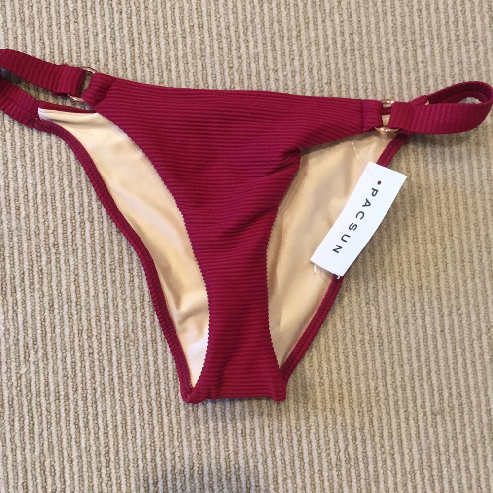 BURGUNDY PAC SUN CHEEKY BOTTOMS
